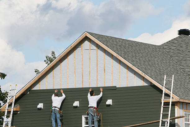 Professional Emergency Siding Repair technician working in Struthers, OH